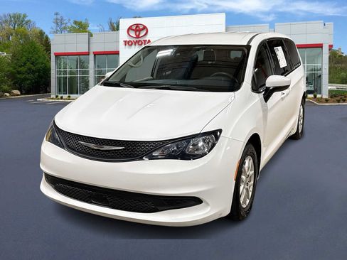 Used 2023 Chrysler Voyager LX FWD image 1