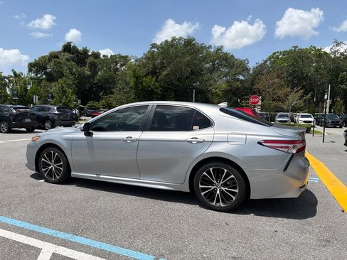 Used 2020 Toyota Camry SE FWD image 10