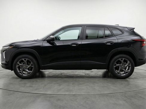 Used 2025 Chevrolet Trax LT FWD image 5