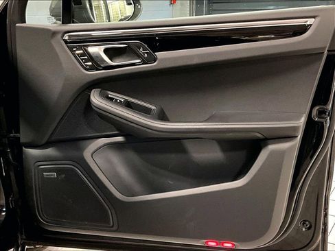 Certified 2025 Porsche Macan Turbo image 29