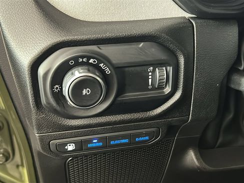 Used 2024 Jeep Wrangler Unlimited w/ Convenience Group AWD/4WD image 22
