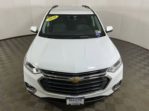 Used 2020 Chevrolet Traverse LT image 3