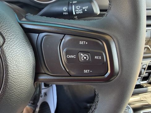 Used 2023 Jeep Gladiator Sport AWD/4WD image 19