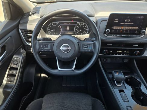 Used 2024 Nissan Rogue SV FWD image 12