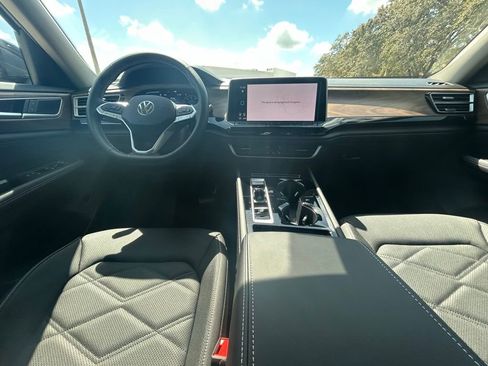 New 2026 Volkswagen Atlas SE FWD image 10