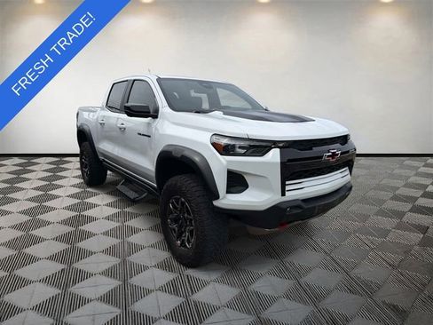 Used 2023 Chevrolet Colorado ZR2 w/ ZR2 Convenience Package III AWD/4WD image 3