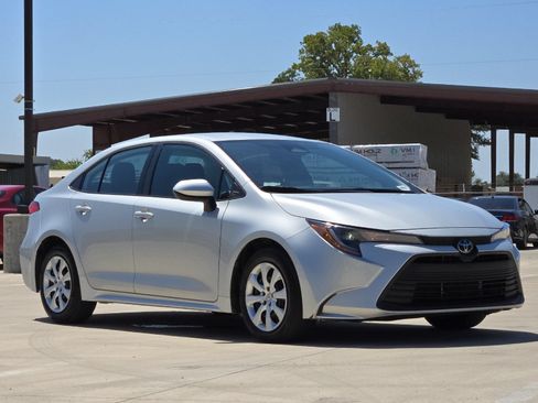 Certified 2025 Toyota Corolla LE FWD image 7