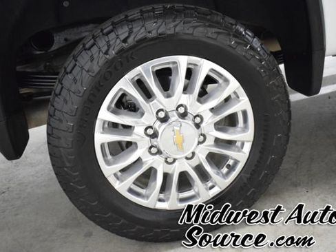 Used 2023 Chevrolet Silverado 2500 High Country w/ Z71 Off-Road Package AWD/4WD image 9