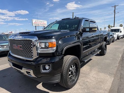 Used 2017 GMC Sierra 2500 Denali w/ Duramax Plus Package AWD/4WD image 3