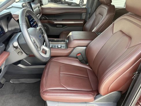 Used 2024 Ford Expedition Limited image 4