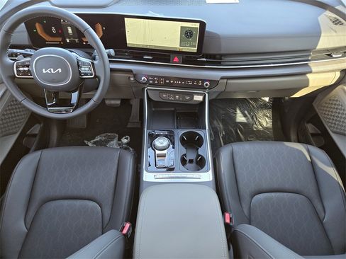 New 2026 Kia Carnival EX image 18