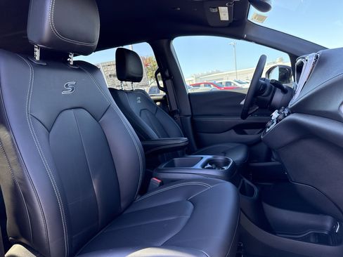 New 2026 Chrysler Pacifica Select w/ S Appearance Package image 12