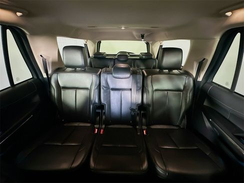 Used 2023 Ford Expedition Max XLT image 13