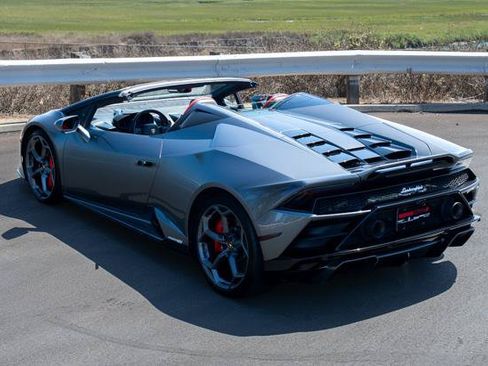 Used 2020 Lamborghini Huracan EVO RWD image 12