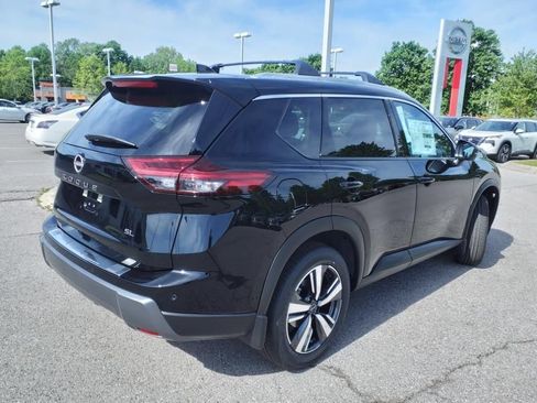 Certified 2024 Nissan Rogue SL FWD image 3