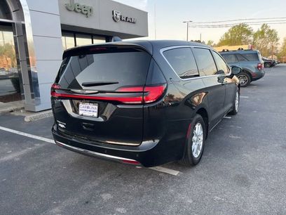 Used 2023 Chrysler Pacifica Touring-L