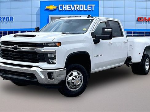 Used 2024 Chevrolet Silverado 3500 LT w/ Convenience Package image 3