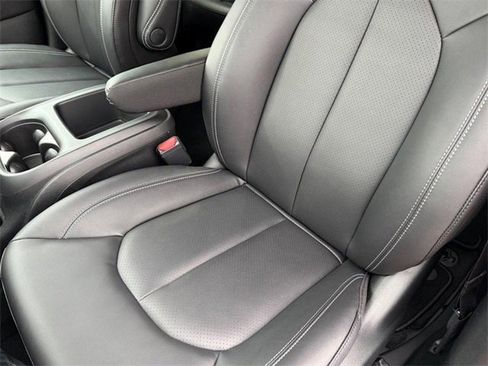 New 2026 Chrysler Pacifica Select image 32