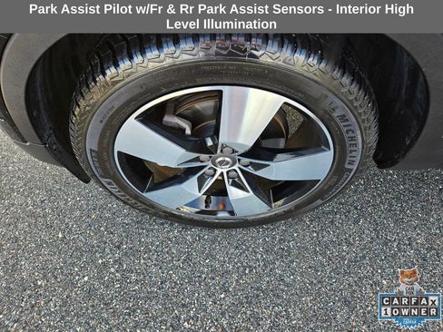 Used 2019 Volvo XC40 T4 Momentum image 17