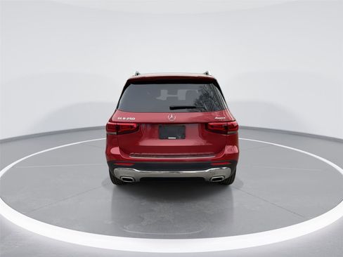 Used 2022 Mercedes-Benz GLB 250 4MATIC image 7