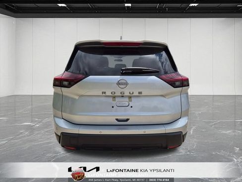 Used 2025 Nissan Rogue SV FWD image 4