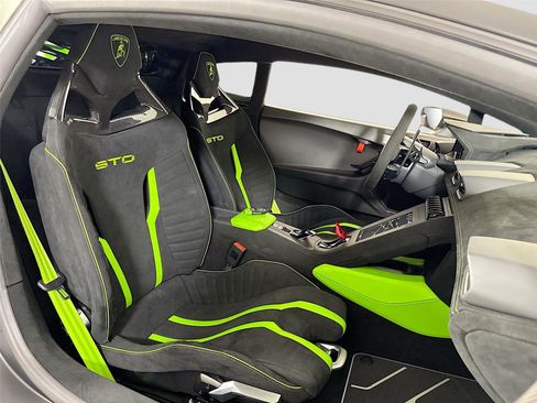 Used 2023 Lamborghini Huracan STO image 31