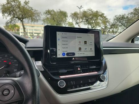 Used 2025 Toyota Corolla LE image 18