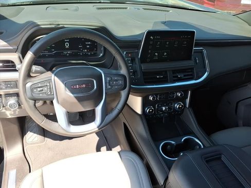 Used 2024 GMC Yukon SLT w/ SLT Luxury Package image 20
