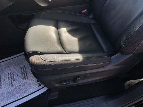 Used 2025 Nissan Pathfinder SL image 11