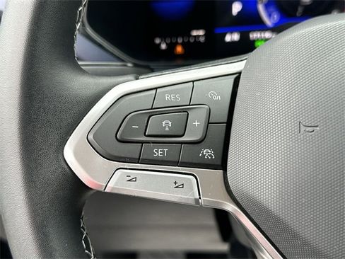 Used 2023 Volkswagen Taos SE w/ Panoramic Sunroof Package image 17