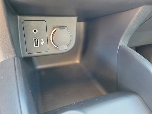 Certified 2025 Nissan Kicks Play S image 30