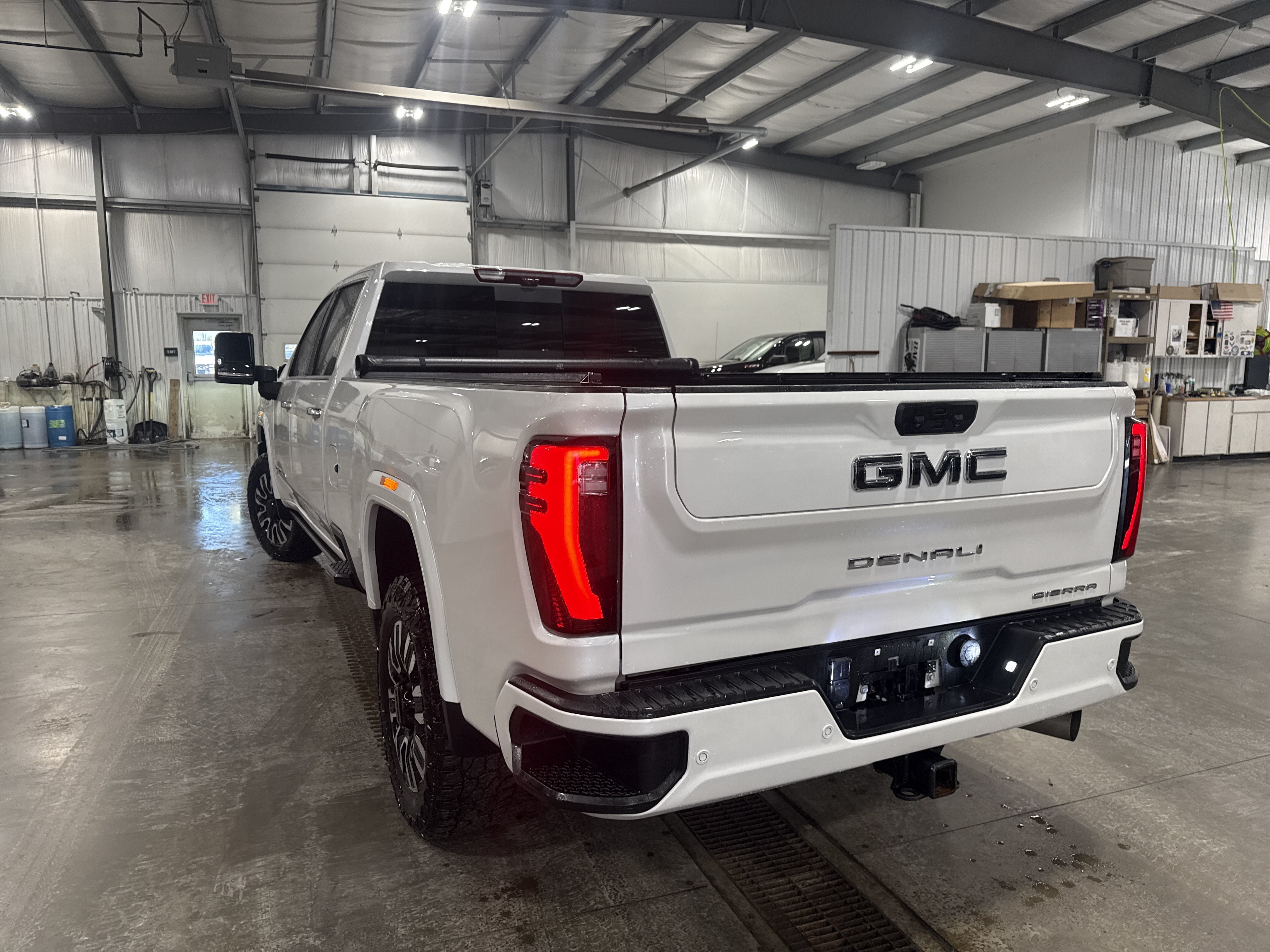 Used 2024 GMC Sierra 3500 Denali Ultimate AWD/4WD image 4