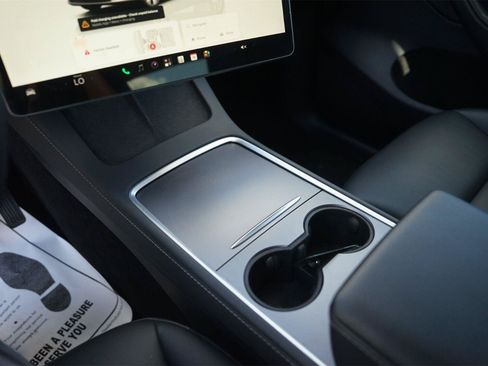Used 2023 Tesla Model Y AWD image 28