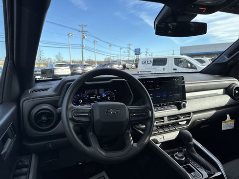 Used 2025 Chevrolet Colorado Trail Boss image 10