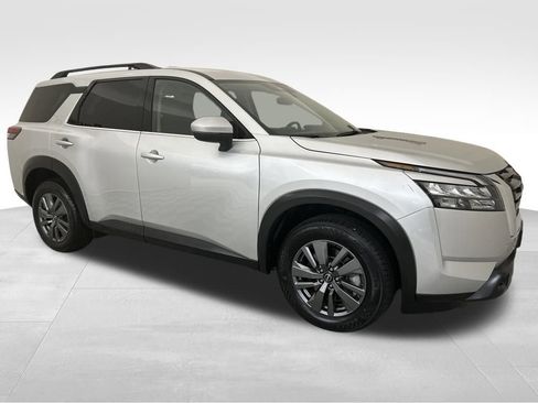 Used 2025 Nissan Pathfinder SV image 8