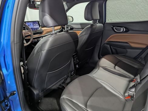 Used 2025 Jeep Compass Limited image 10