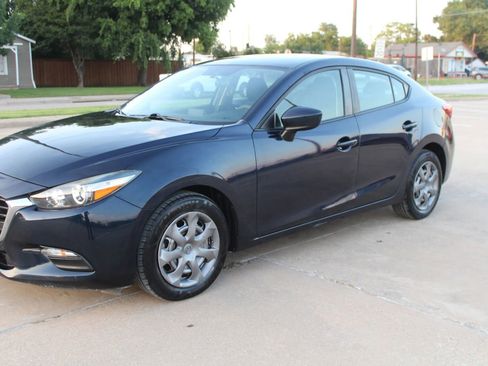 Used 2017 MAZDA MAZDA3 Sport FWD image 6