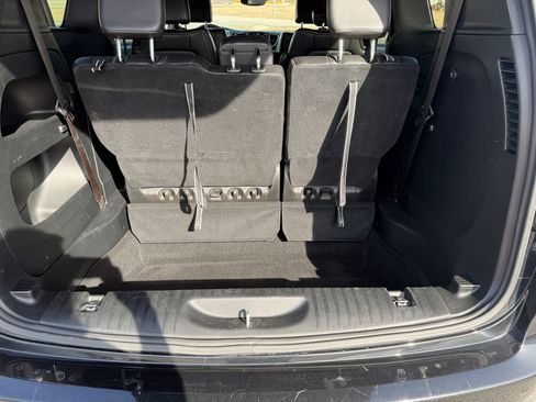 Used 2025 Chrysler Pacifica Select image 9