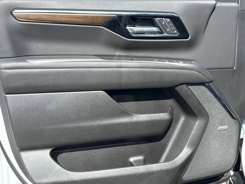 Used 2026 Chevrolet Tahoe High Country AWD/4WD image 16