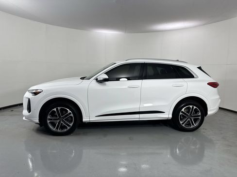 Used 2025 Audi Q5 Premium Plus w/ Premium Plus AWD/4WD image 30