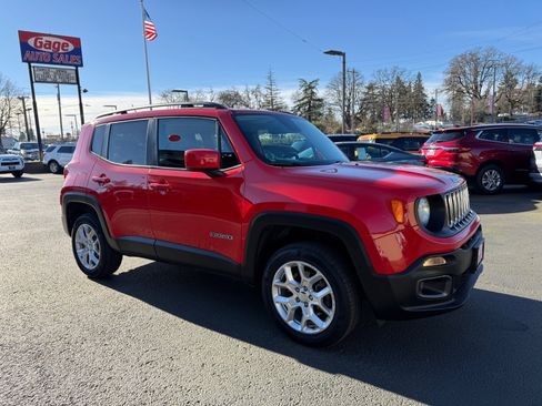 Used 2016 Jeep Renegade Latitude AWD/4WD image 10