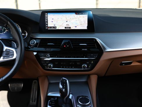 Used 2019 BMW M550i xDrive image 40