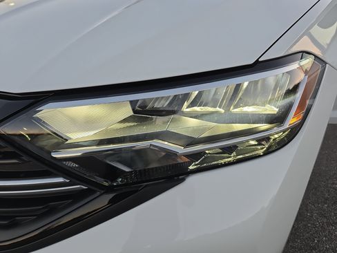 Used 2024 Volkswagen Jetta Sport image 29