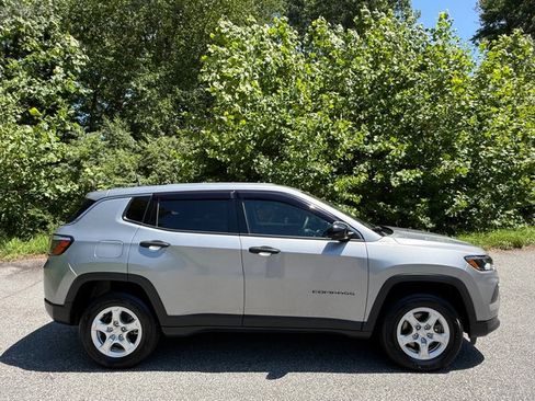 Used 2022 Jeep Compass Sport AWD/4WD image 5