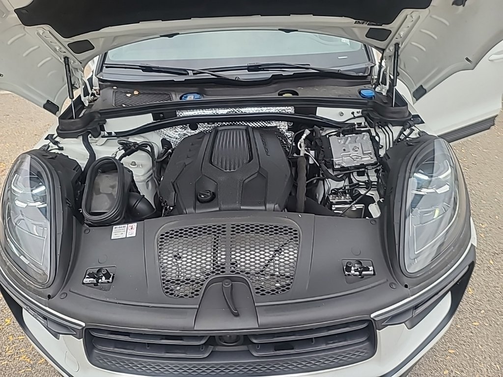 Used 2024 Porsche Macan AWD/4WD image 46