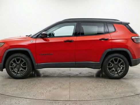 Used 2025 Jeep Compass Trailhawk image 5