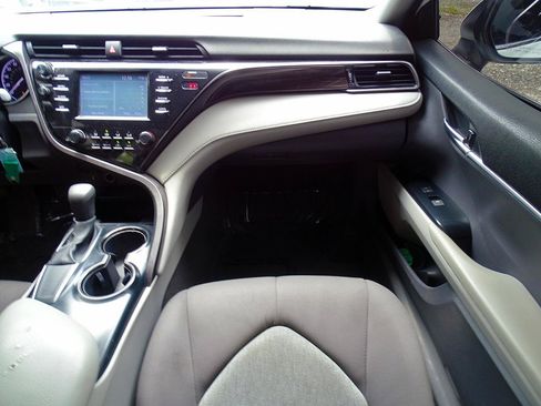 Used 2019 Toyota Camry LE FWD image 24