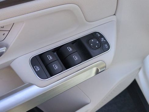 Used 2023 Mercedes-Benz GLB 250 image 15