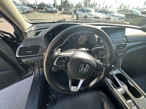Used 2018 Honda Accord Touring image 14