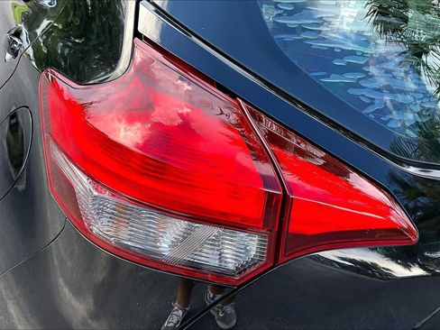 Used 2018 Nissan Kicks SV FWD image 31